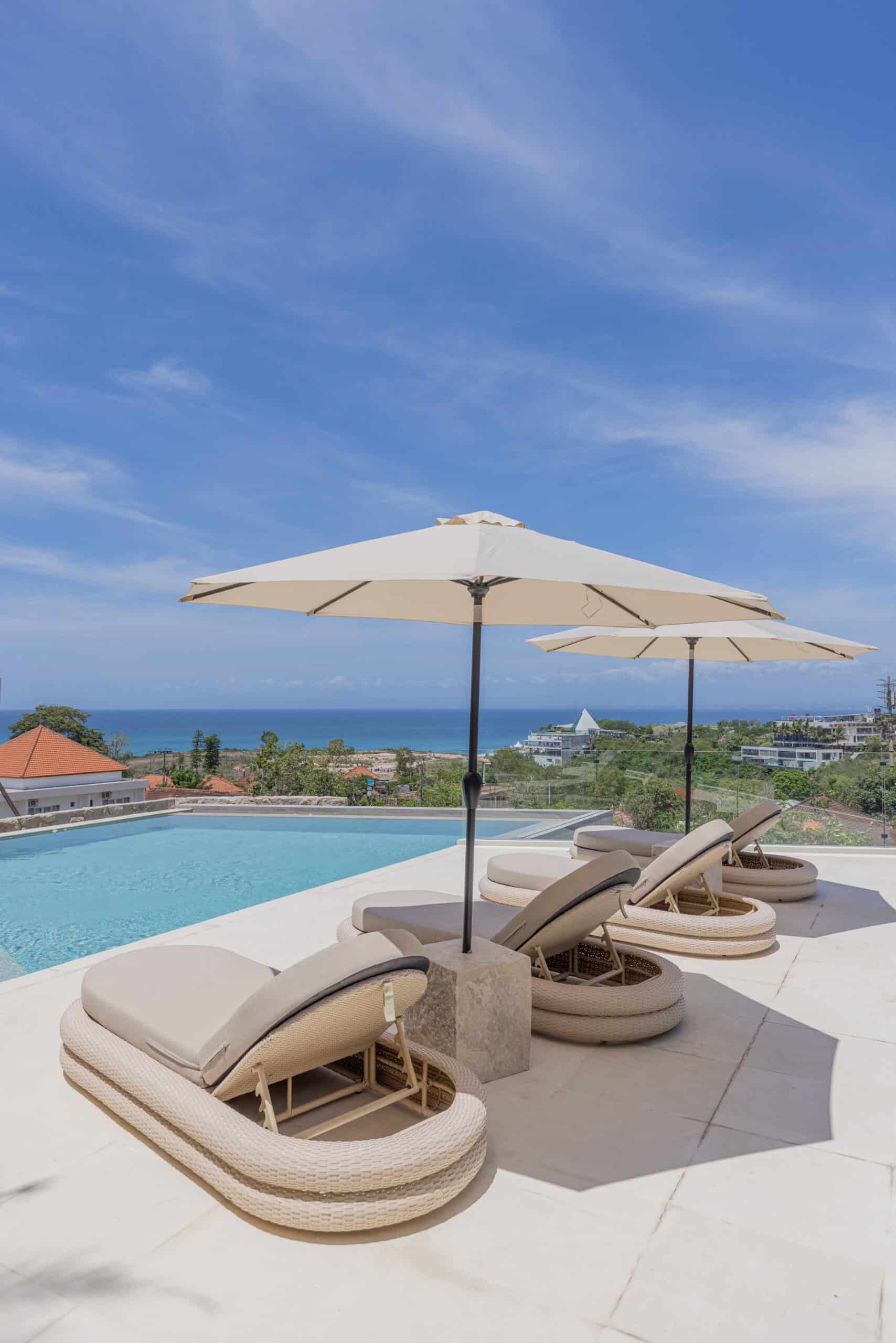 BEACHFRONT 4 BEDROOM VILLA FOR SALE LEASEHOLD IN BINGIN BE-890 